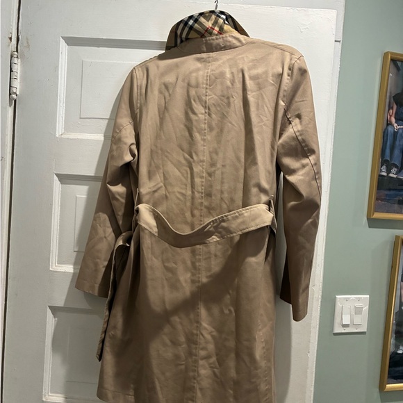 Burberry Beige Trench Coat with Check Lining - Picture 7 of 11